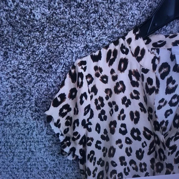 Leopard Print V-Neck Short Sleeve Top - Beige - Picture 3 of 8